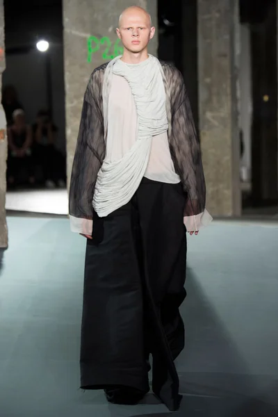 Look 32